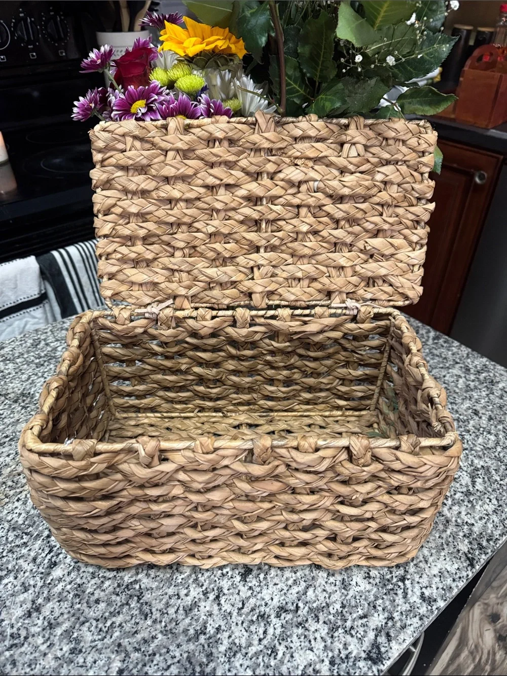 Woven Seagrass Storage Basket with Lid - Natural Brown